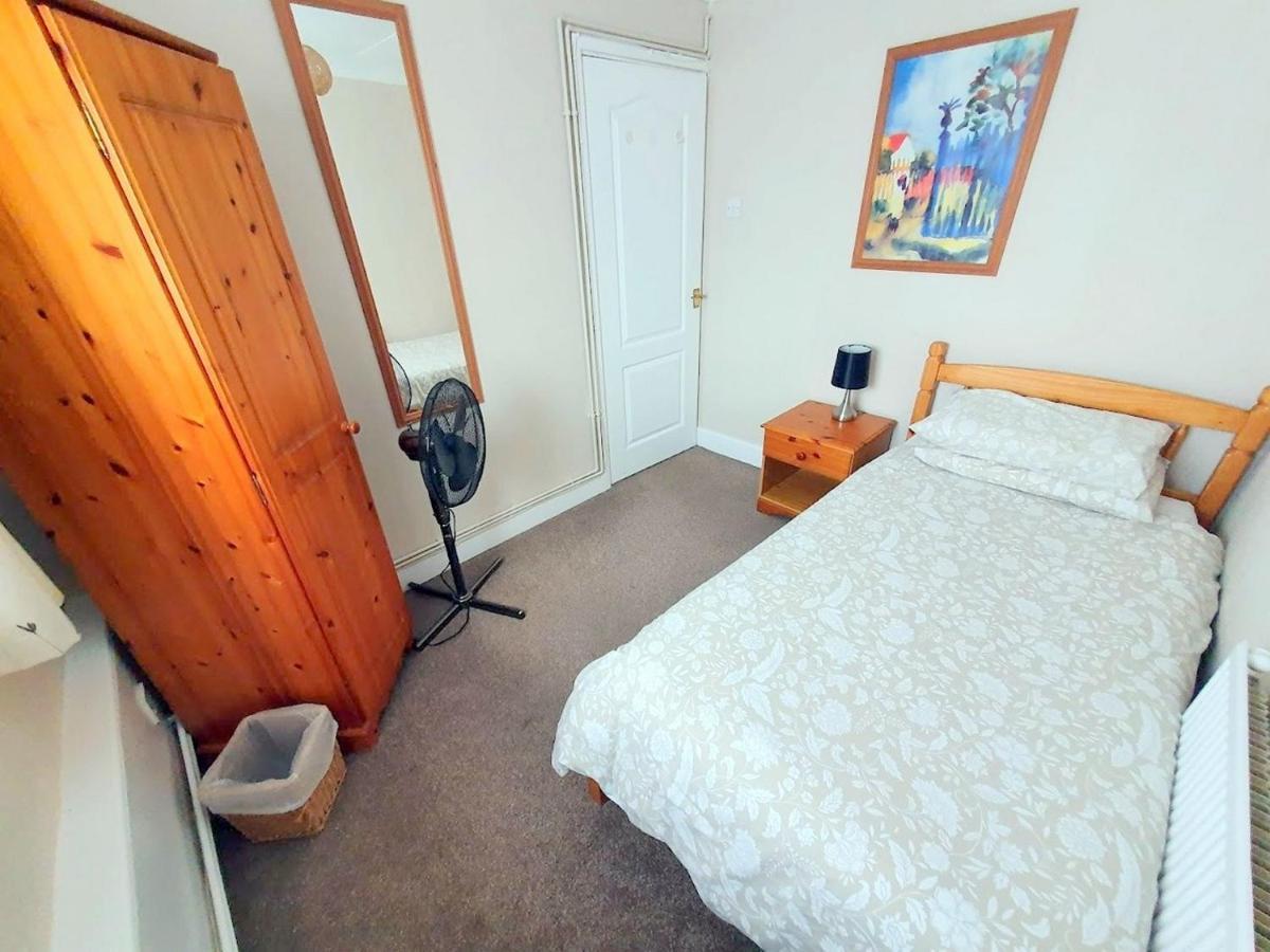 Wentworth Apartment With 2 Bedrooms, Superfast Wi-Fi And Parking Sittingbourne Exterior foto